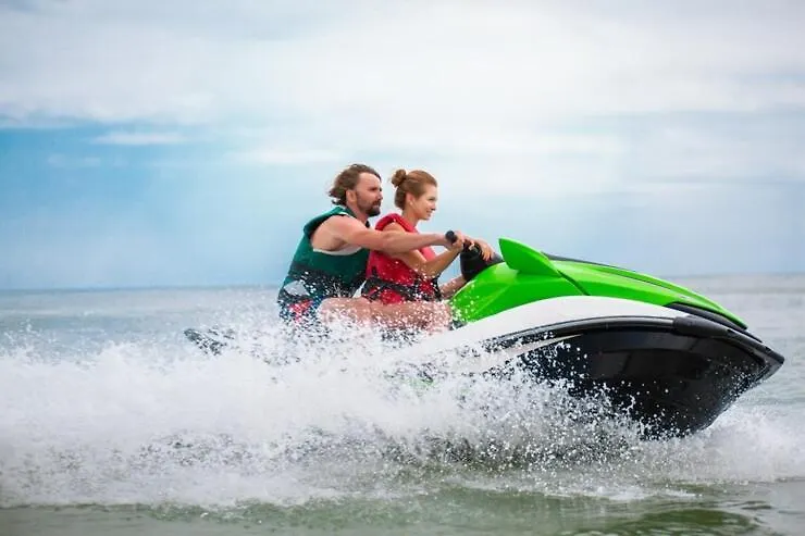 Botel 1 Hour Jets Ski For 2 Person -Sharjah United Arab Emirates